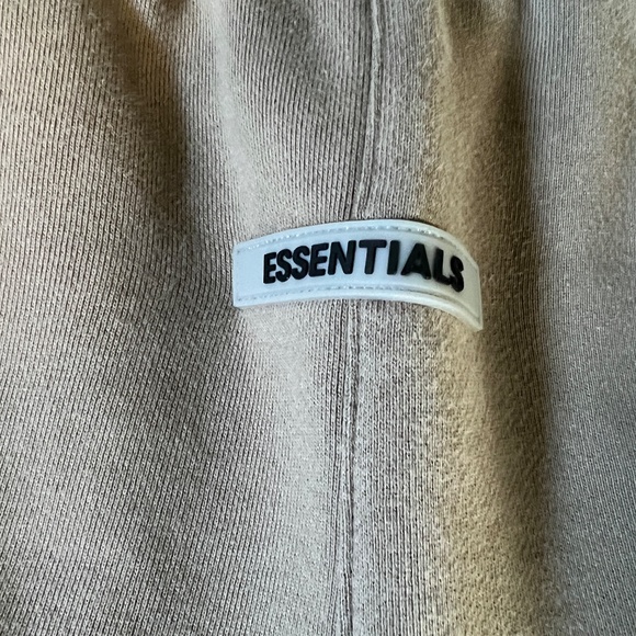 FOG - FEAR OF GOD Essentials Sweat Shorts - Small - Picture 3 of 6